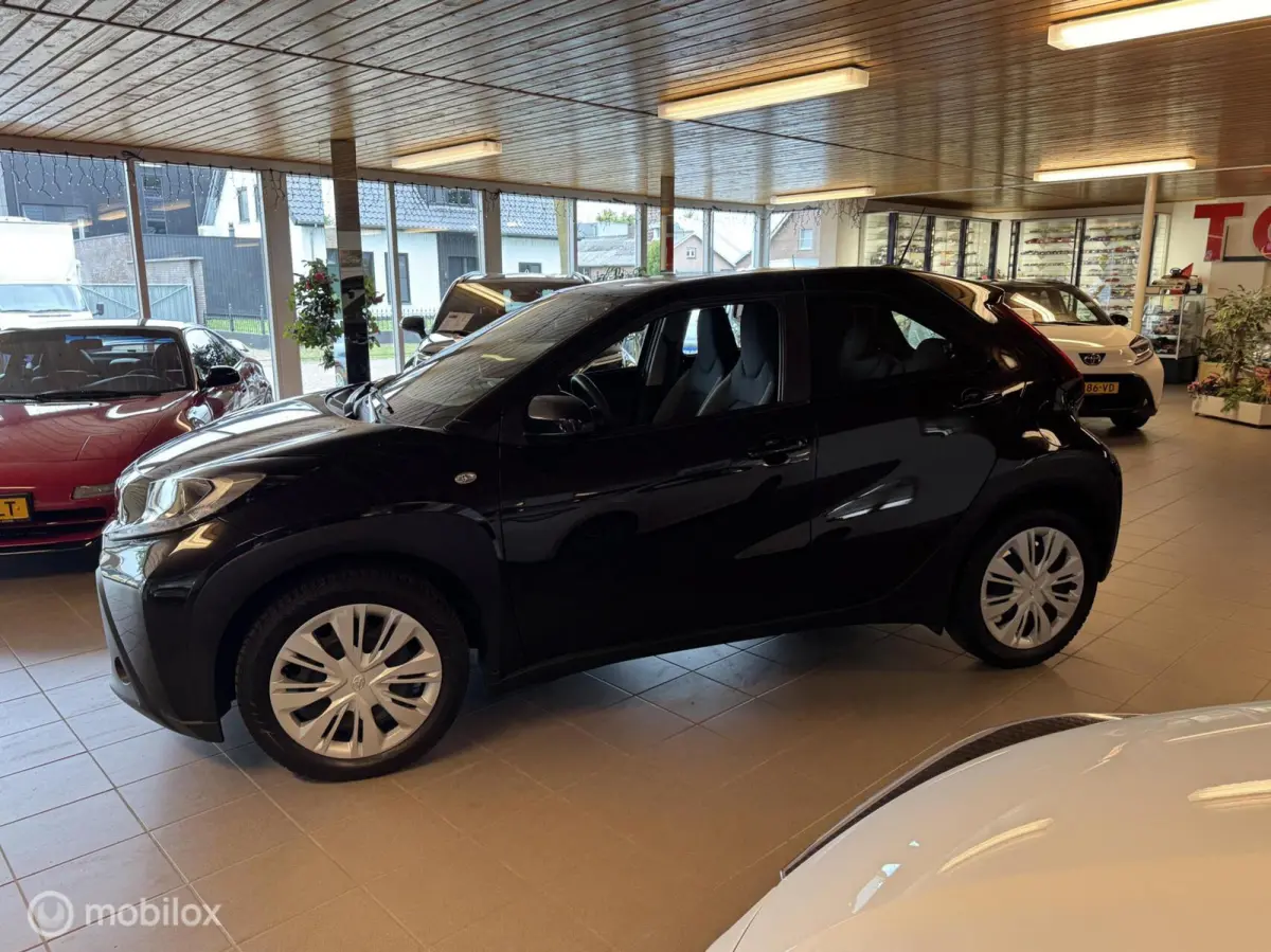 1.0 VVT-i MT Play Nederlandse auto.