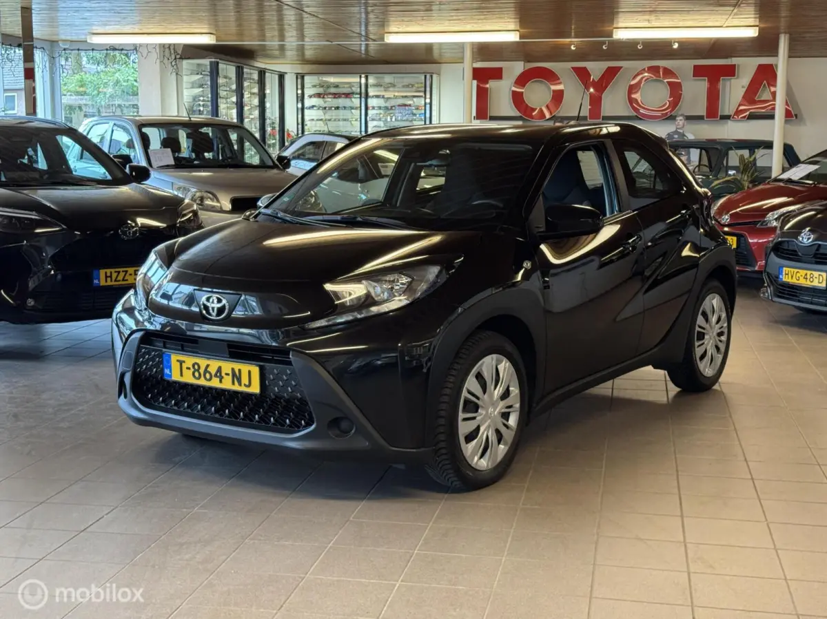 1.0 VVT-i MT Play Nederlandse auto.