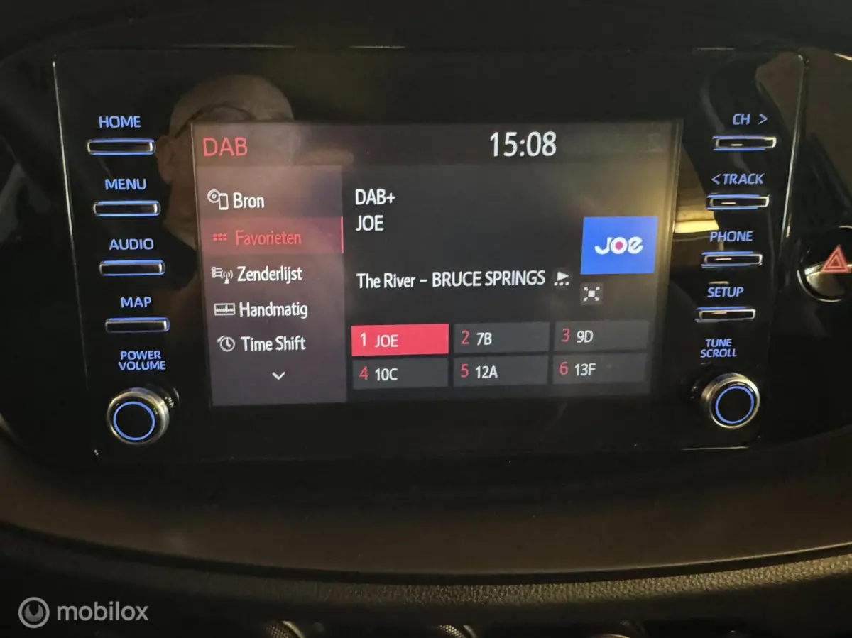 1.0 VVT-i MT Play Nederlandse auto.