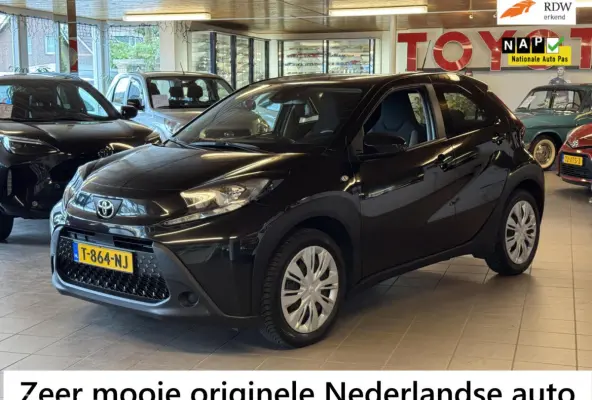 1.0 VVT-i MT Play Nederlandse auto.