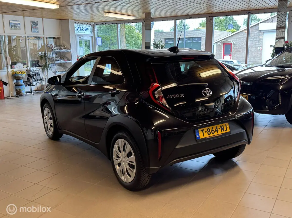 1.0 VVT-i MT Play Nederlandse auto.