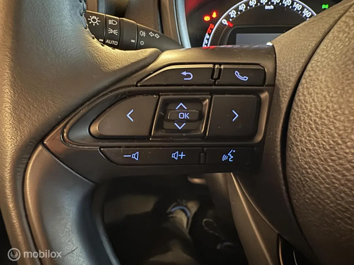 1.0 VVT-i MT Play Nederlandse auto.