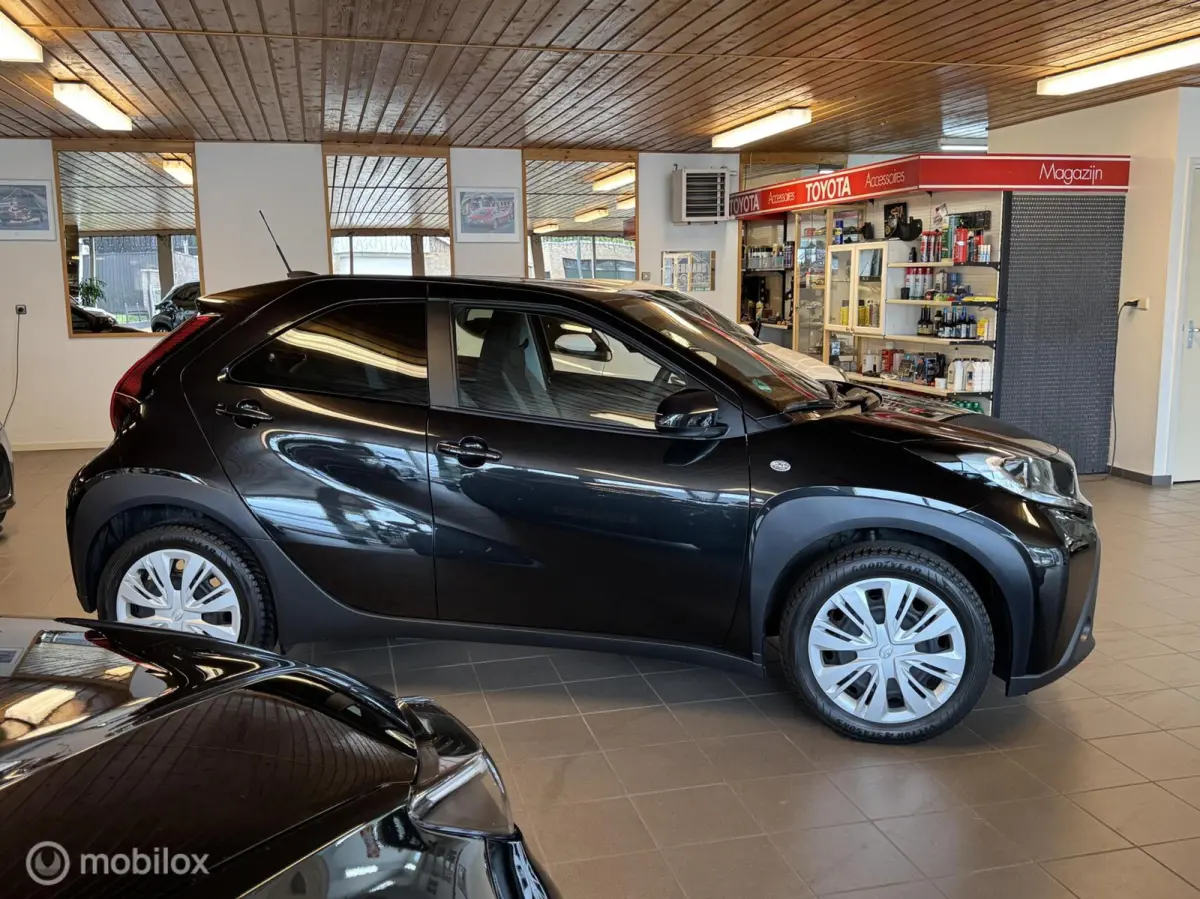 1.0 VVT-i MT Play Nederlandse auto.