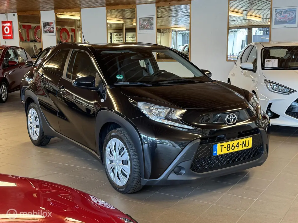 1.0 VVT-i MT Play Nederlandse auto.