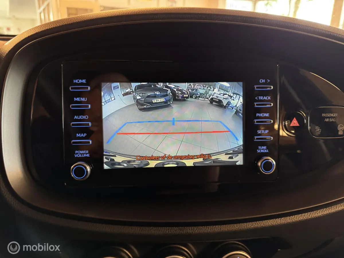 1.0 VVT-i MT Play Nederlandse auto.