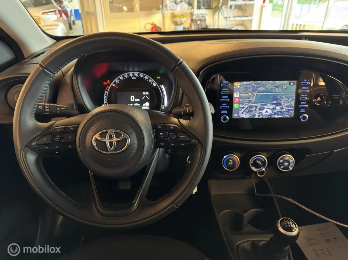 1.0 VVT-i MT Play Nederlandse auto.