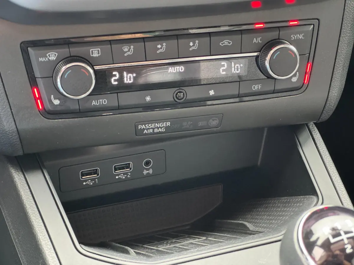 1.0 TSI LED Pano Camera Navi Carplay Stoelvw PDC