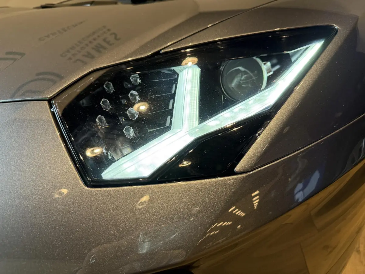 6.5 V12 LP700-4
