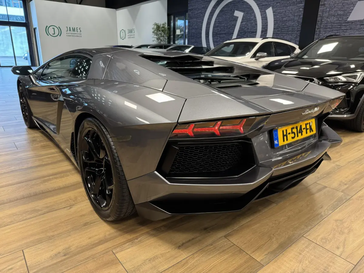 6.5 V12 LP700-4