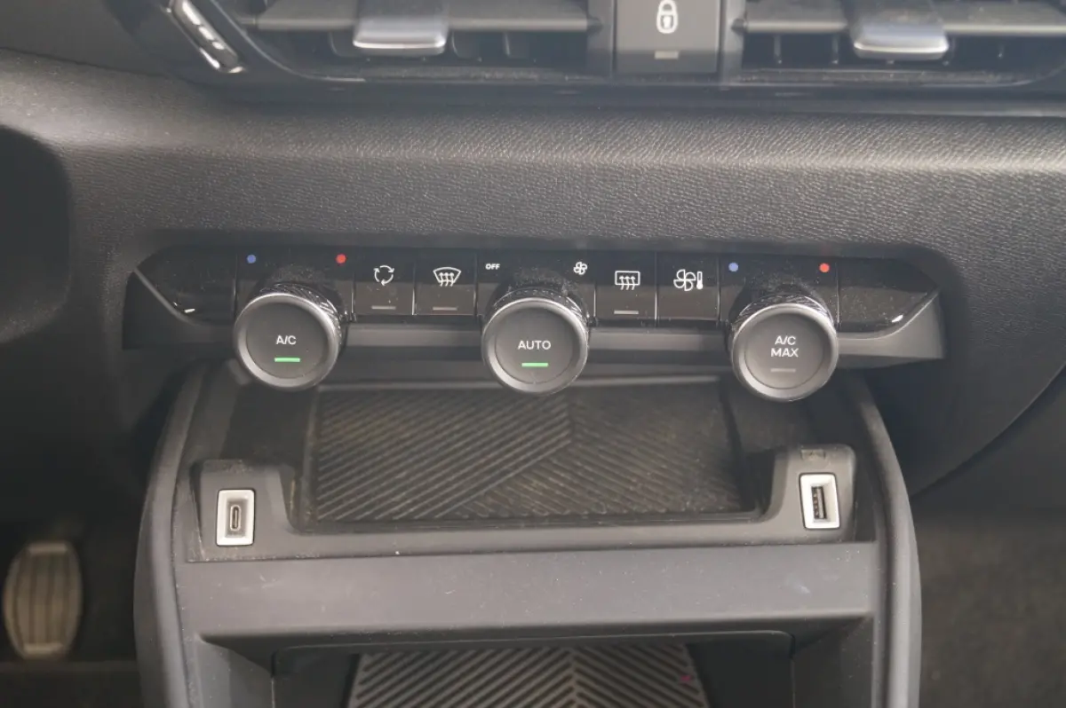 1.2 Puretech Feel -CARPLAY-TREHKAAK-