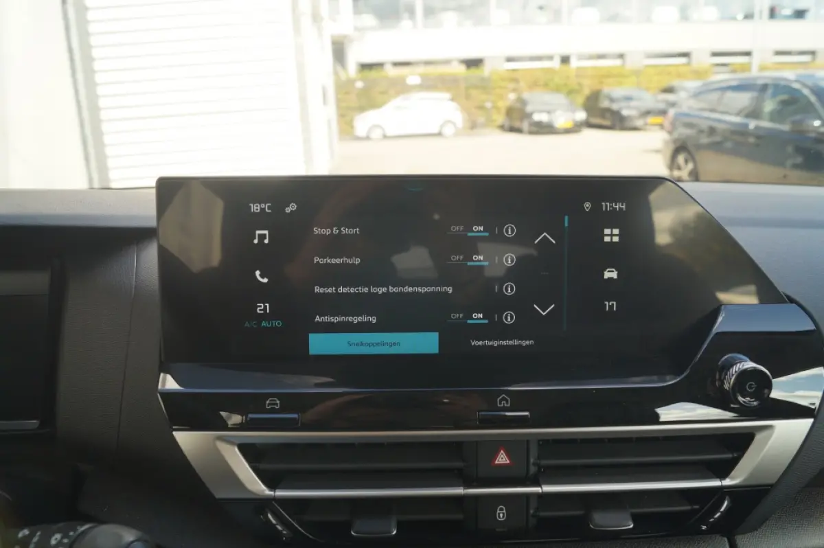 1.2 Puretech Feel -CARPLAY-TREHKAAK-