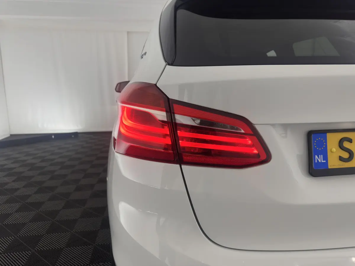 225xe Sport-Line Centennial High Executive Aut. *FULL-LED | NAVI-FULLMAP | HEATED-SPORTSEATS | ECC | PRIVACY-GLASS | PDC | CRUISE | 18''ALU*