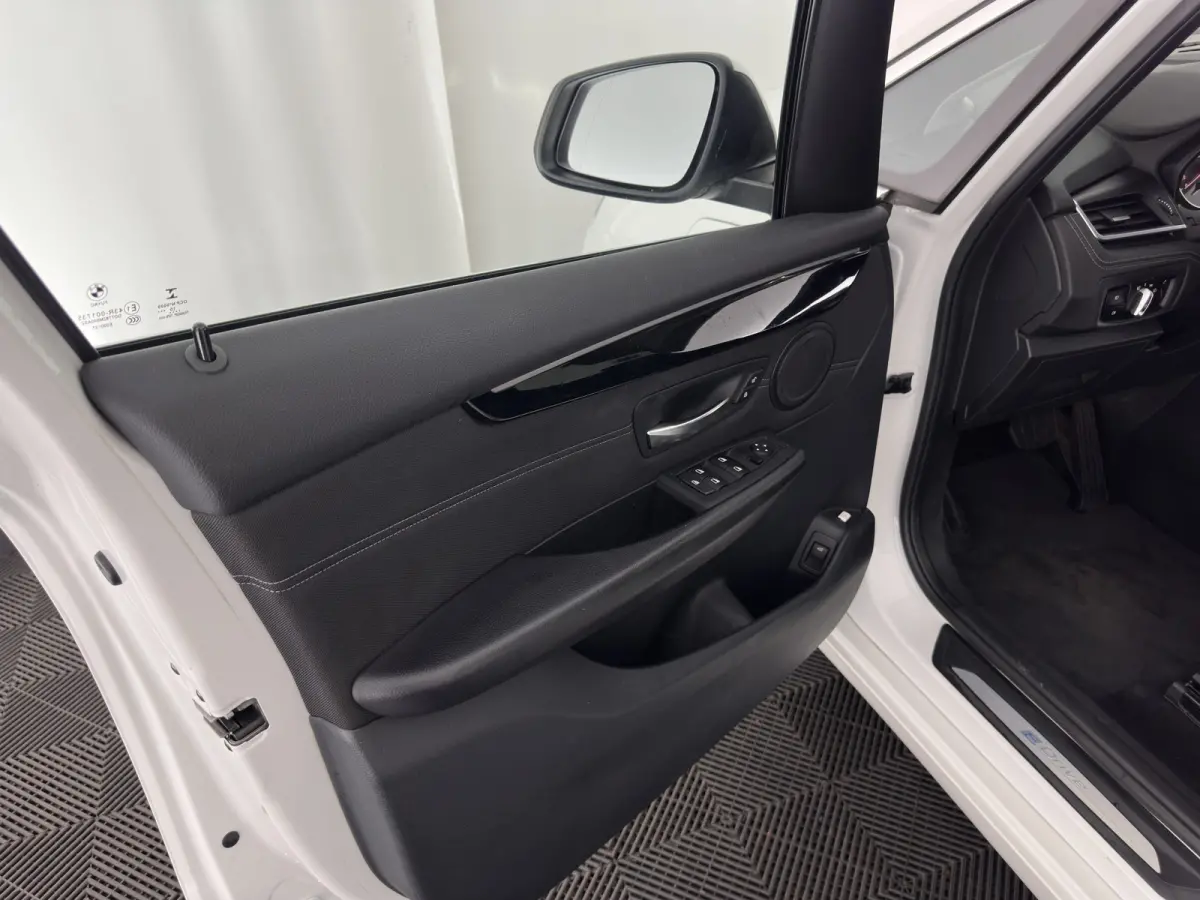 225xe Sport-Line Centennial High Executive Aut. *FULL-LED | NAVI-FULLMAP | HEATED-SPORTSEATS | ECC | PRIVACY-GLASS | PDC | CRUISE | 18''ALU*