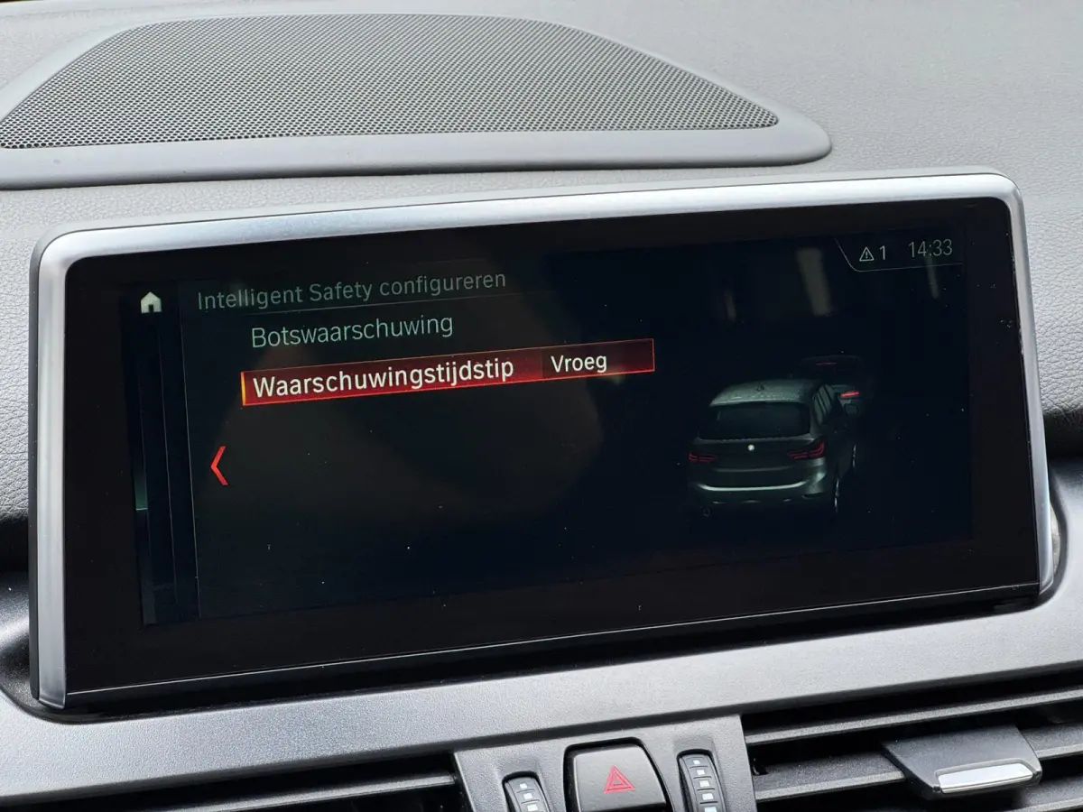 220i 7p. LED HUD Pano Navi Camera Keyless