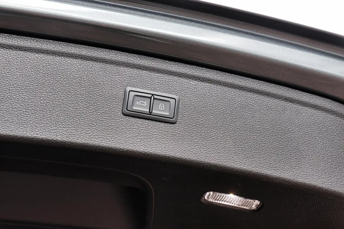55 TFSIe Quattro Competition 3x S-Line /LED-MATRIX/PANODAK/STOELVERW./CARPLAY/TREKHAAK/CAMERA!