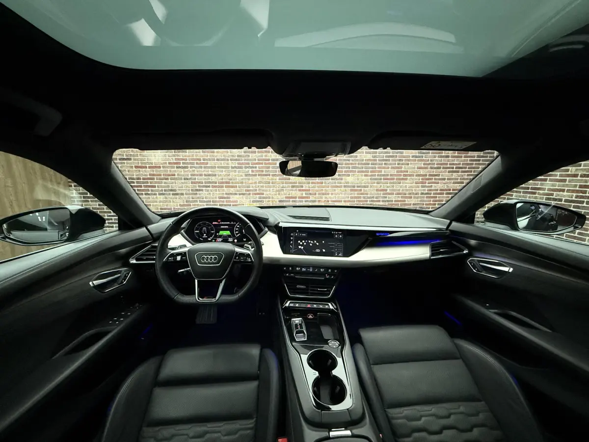 RS 93 kWh DAK SFEER HEADUP CARPLAY LUCHTVERING