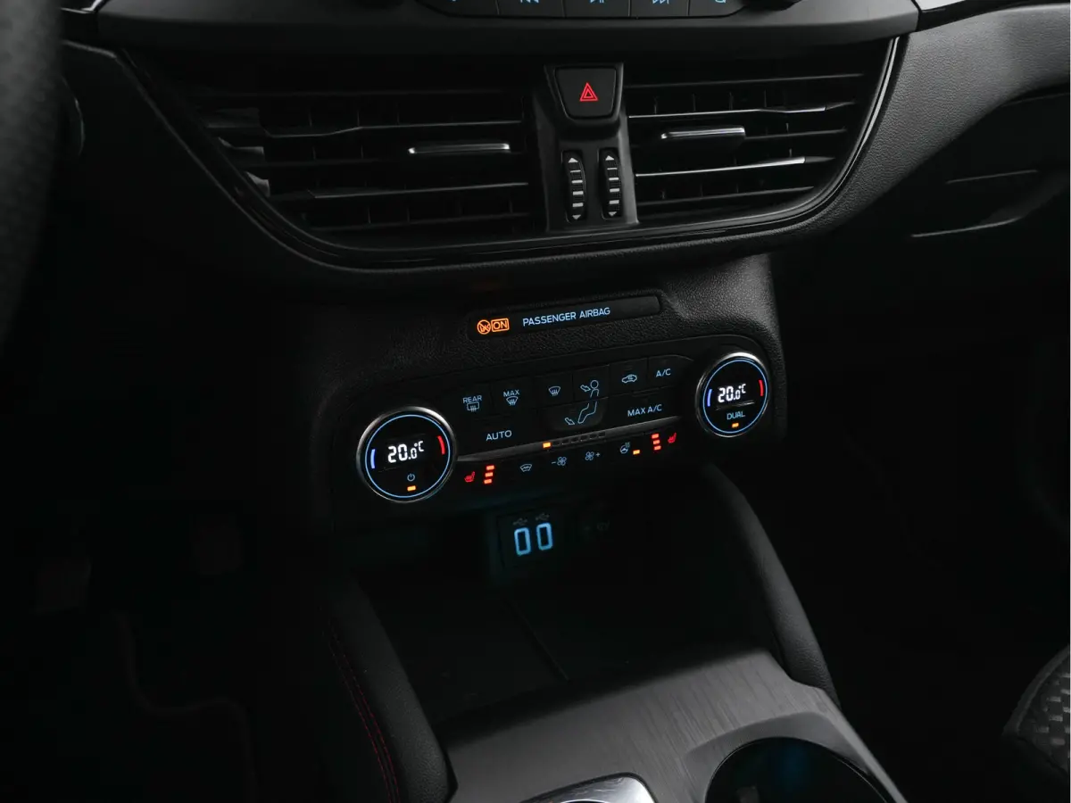 2.0 ST-Line-X Business EcoBlue (INCL-BTW) Aut. *ADAPTIVE-CRUISE | DIGI-COCKPIT | KEYLESS | CAMERA | NAVI-FULLMAP | HEATED-SPORTSEATS | DAB+ | SHIFT-PADDLES | ECC | PDC | TOWBAR | 18''ALU*