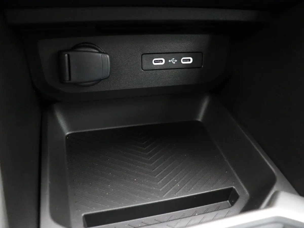 1.8 Hybrid 155pk Expression | Achteruitrijcamera | 17" lichtmetalen velgen | Apple carplay / Android auto | ACTIE 7 jaar Fabrieksgarantie! |