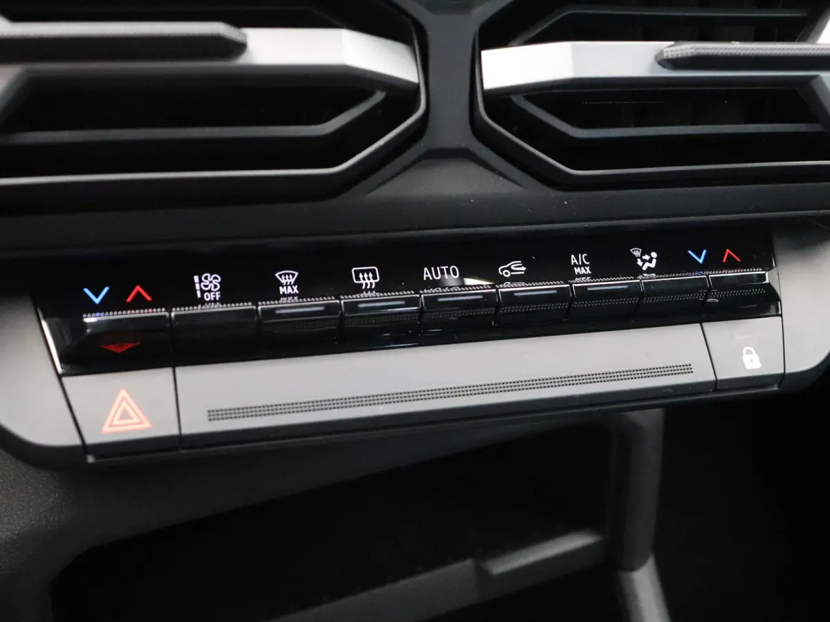 1.8 Hybrid 155pk Expression | Achteruitrijcamera | 17" lichtmetalen velgen | Apple carplay / Android auto | ACTIE 7 jaar Fabrieksgarantie! |