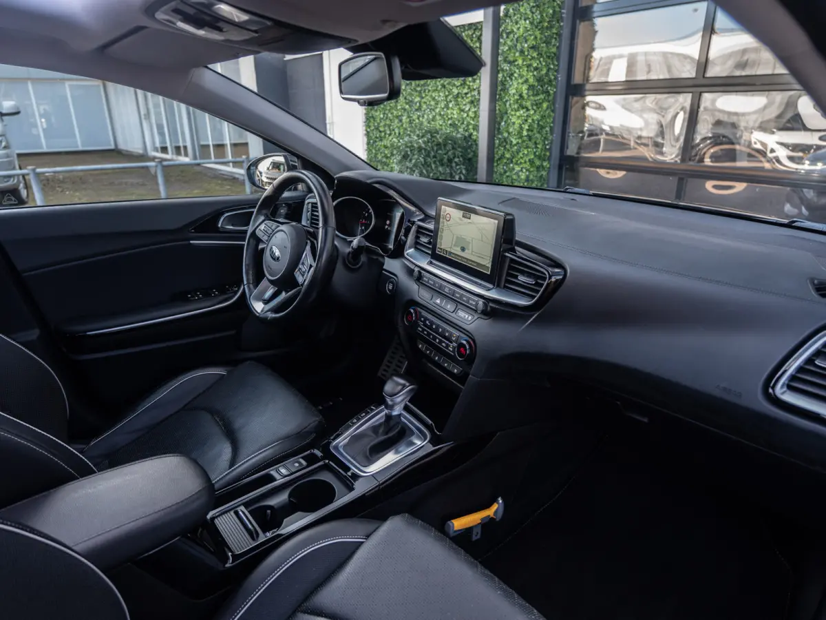1.4 T-GDi ExecutiveLine | Pano | Leder | Camera | Dealer Ond.