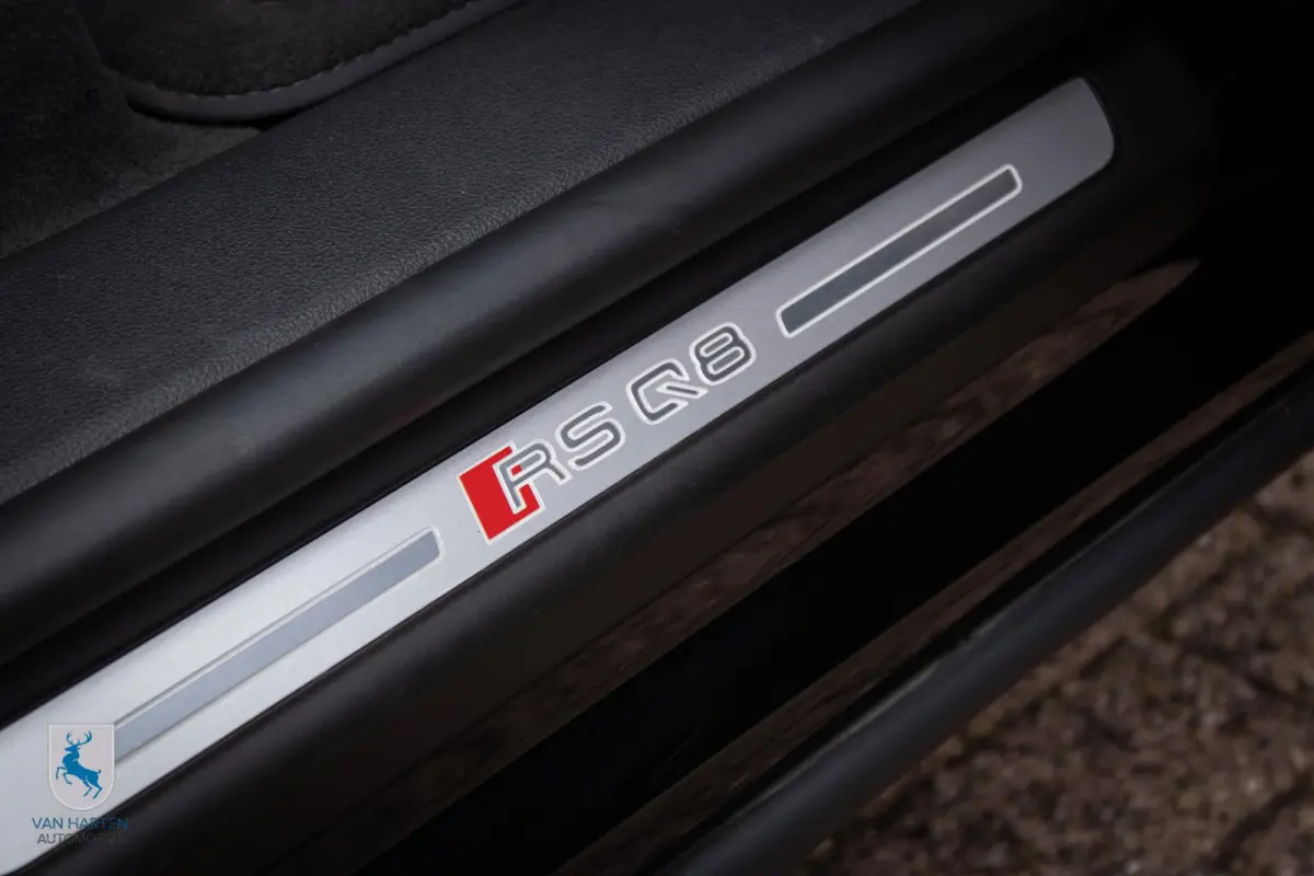 4.0 TFSI RS Q8 quattro / BTW / B&O / Pano / 23''