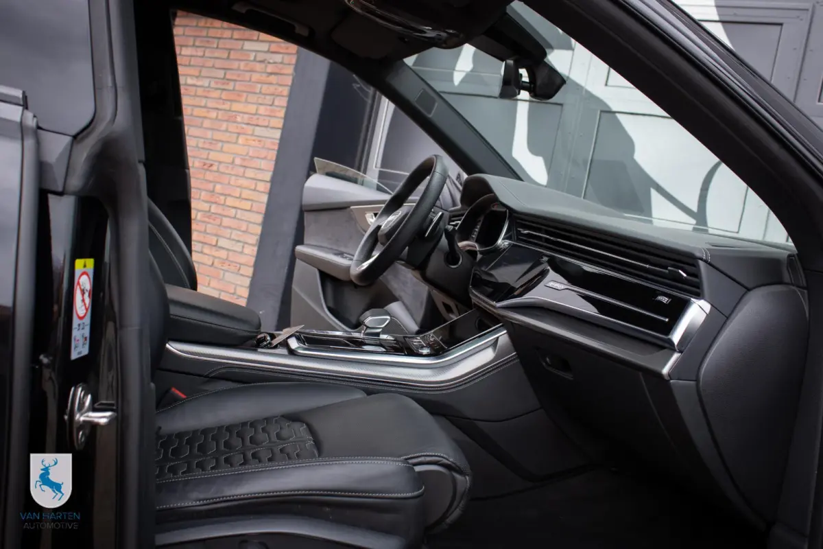 4.0 TFSI RS Q8 quattro / BTW / B&O / Pano / 23''