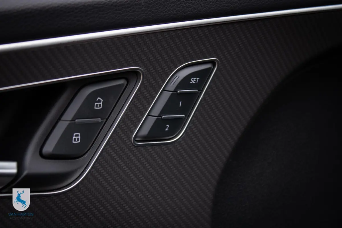 4.0 TFSI RS Q8 quattro / BTW / B&O / Pano / 23''
