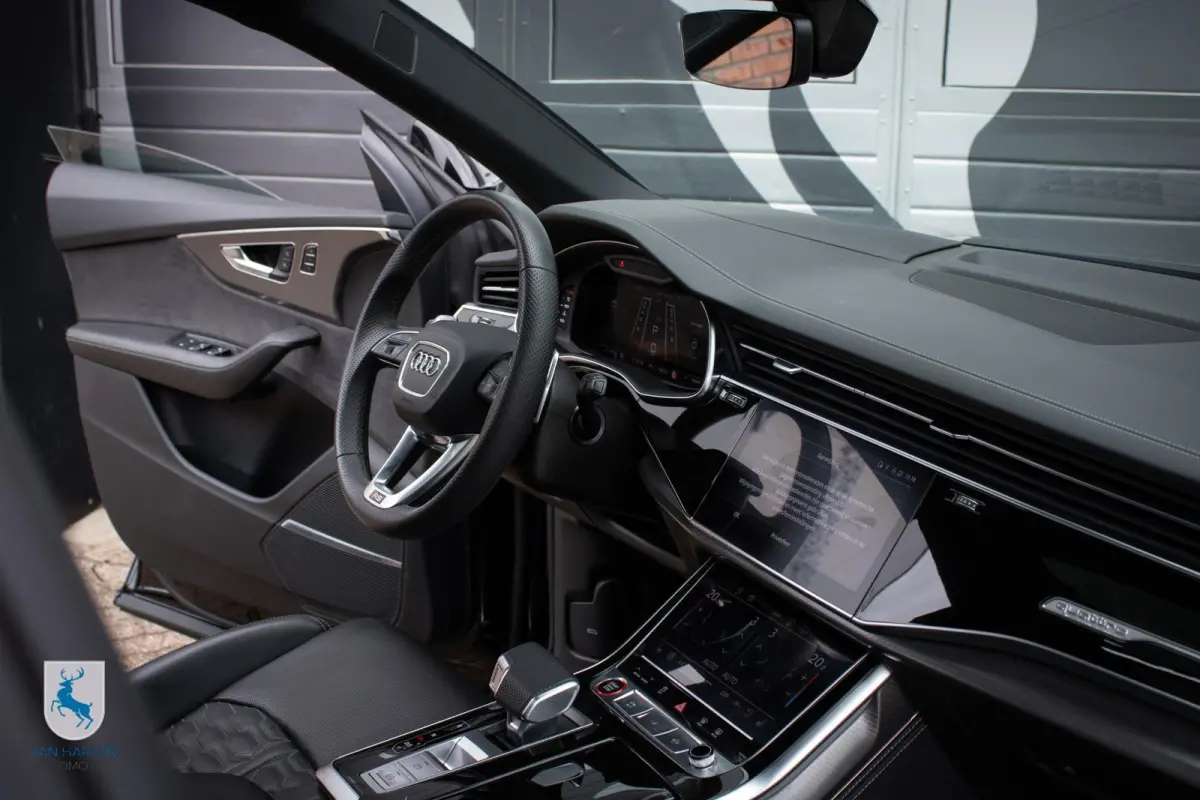 4.0 TFSI RS Q8 quattro / BTW / B&O / Pano / 23''