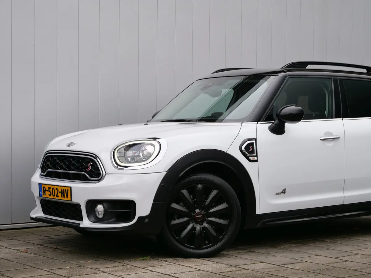Mini 2.0 192pk Cooper S ALL4 Chili Automaat Camera / Head-Up / Leer / Navigatie
