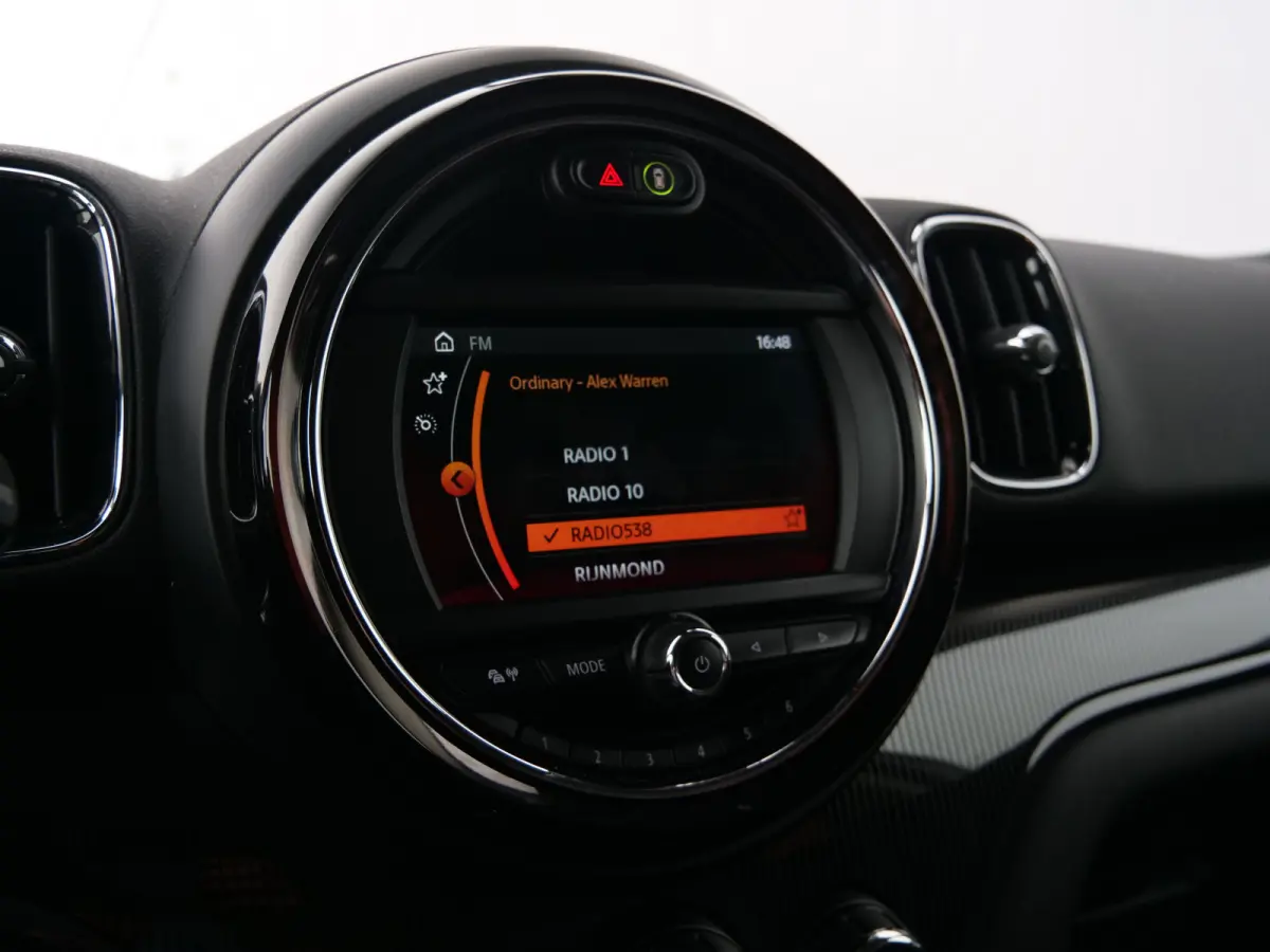 Mini 2.0 192pk Cooper S ALL4 Chili Automaat Camera / Head-Up / Leer / Navigatie