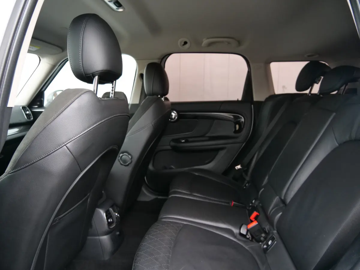 Mini 2.0 192pk Cooper S ALL4 Chili Automaat Camera / Head-Up / Leer / Navigatie