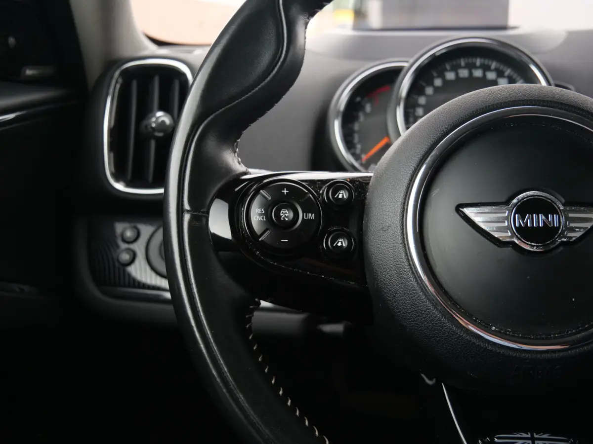 Mini 2.0 192pk Cooper S ALL4 Chili Automaat Camera / Head-Up / Leer / Navigatie