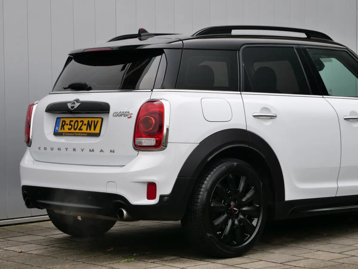 Mini 2.0 192pk Cooper S ALL4 Chili Automaat Camera / Head-Up / Leer / Navigatie