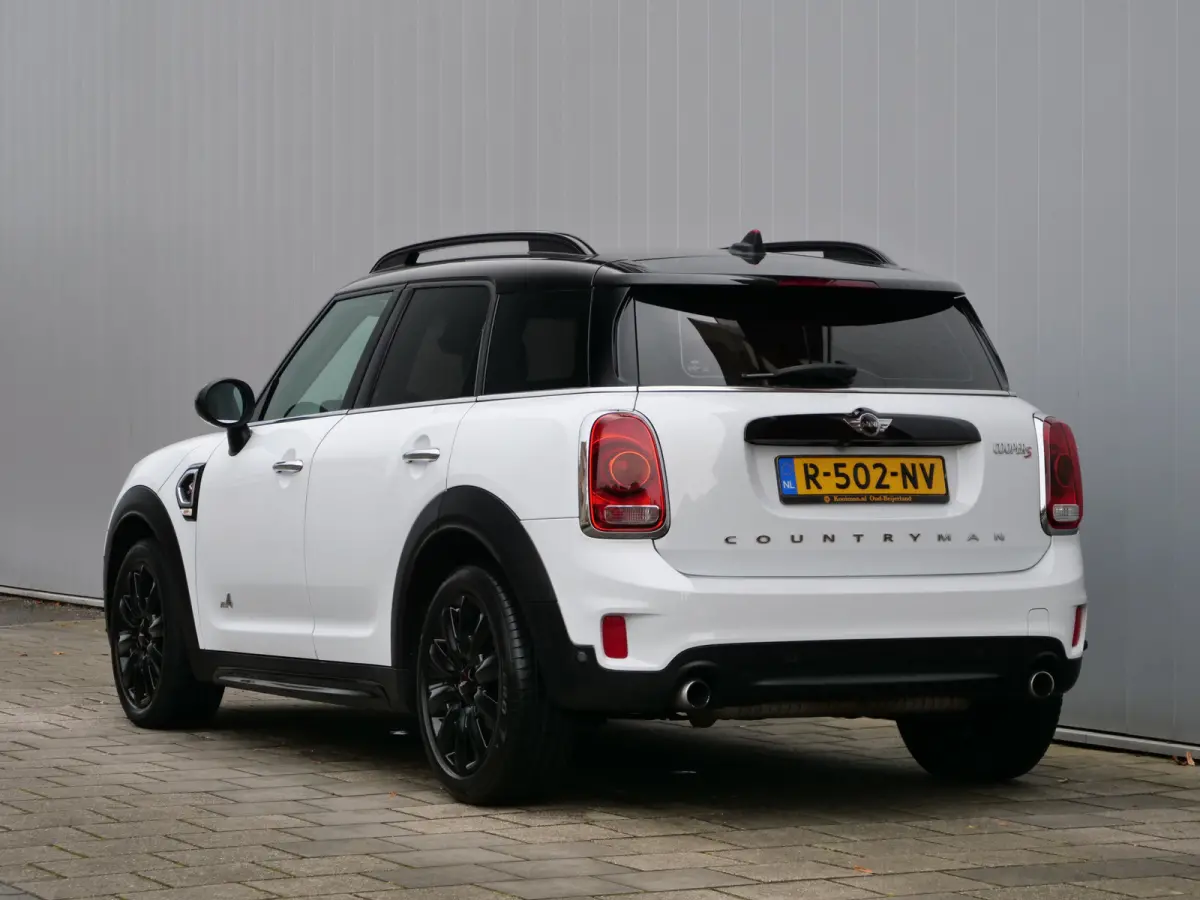 Mini 2.0 192pk Cooper S ALL4 Chili Automaat Camera / Head-Up / Leer / Navigatie