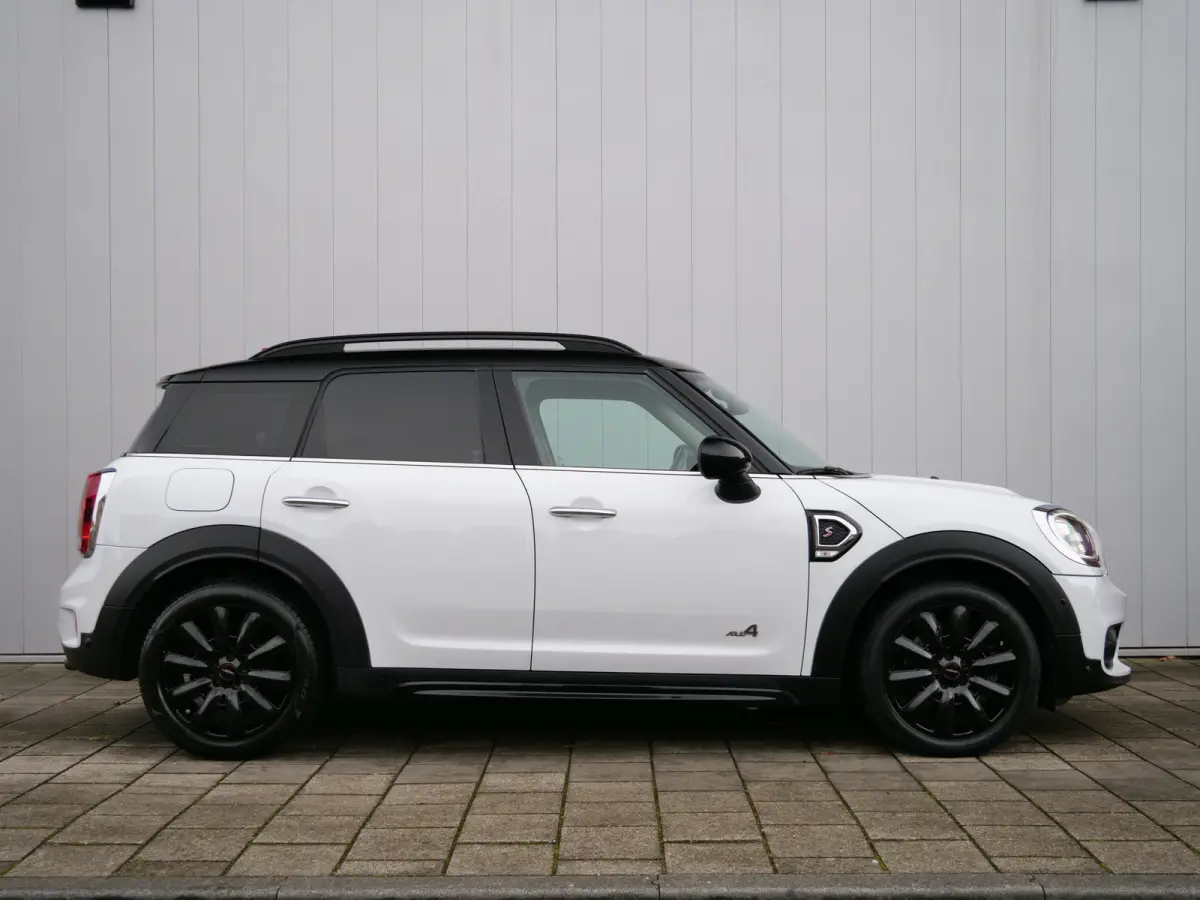 Mini 2.0 192pk Cooper S ALL4 Chili Automaat Camera / Head-Up / Leer / Navigatie