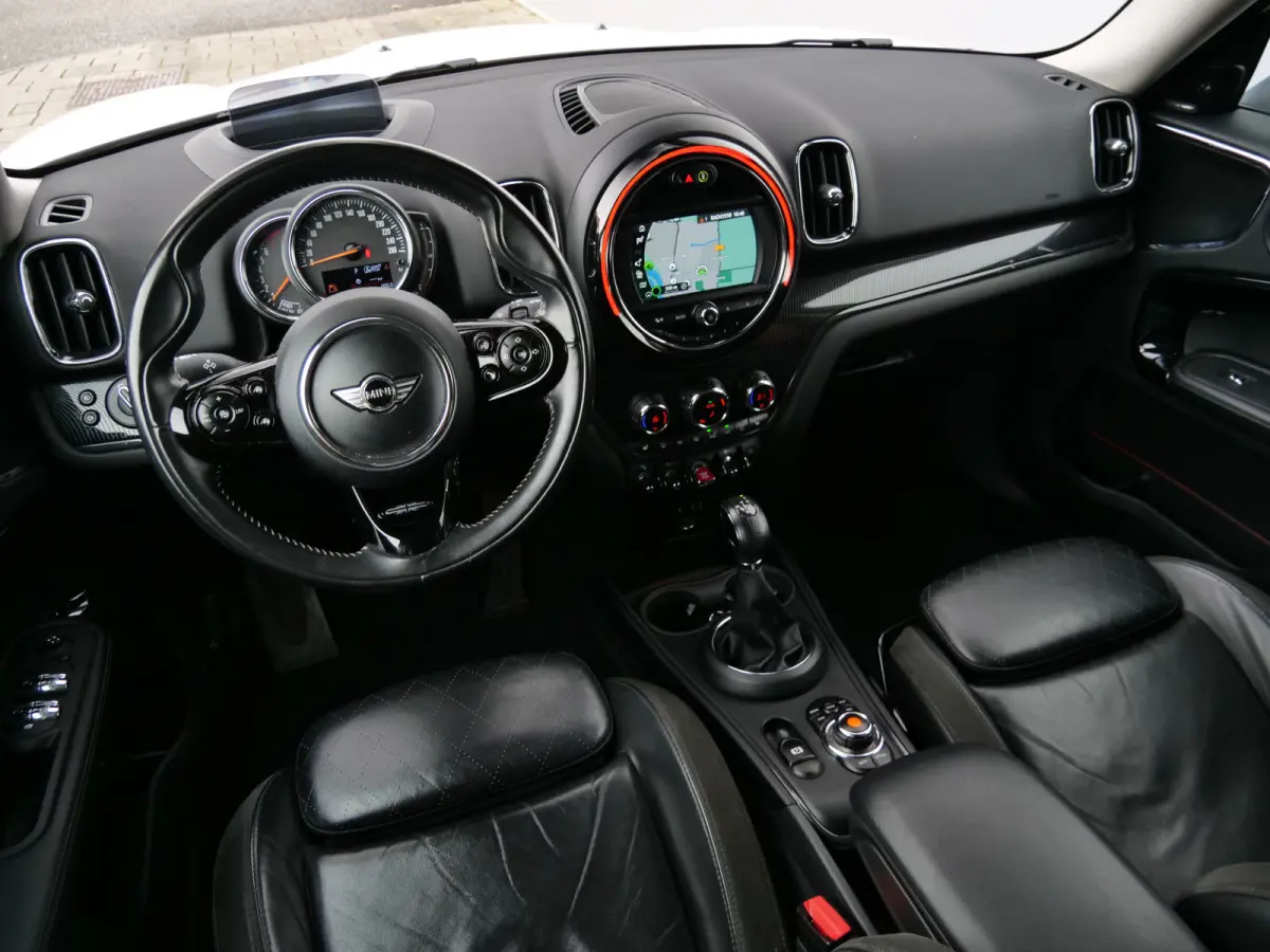 Mini 2.0 192pk Cooper S ALL4 Chili Automaat Camera / Head-Up / Leer / Navigatie