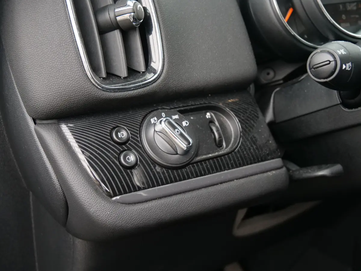 Mini 2.0 192pk Cooper S ALL4 Chili Automaat Camera / Head-Up / Leer / Navigatie