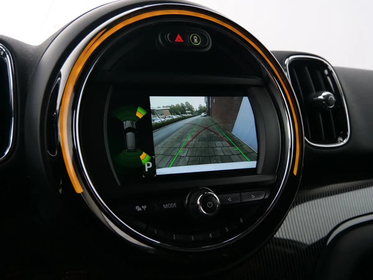Mini 2.0 192pk Cooper S ALL4 Chili Automaat Camera / Head-Up / Leer / Navigatie
