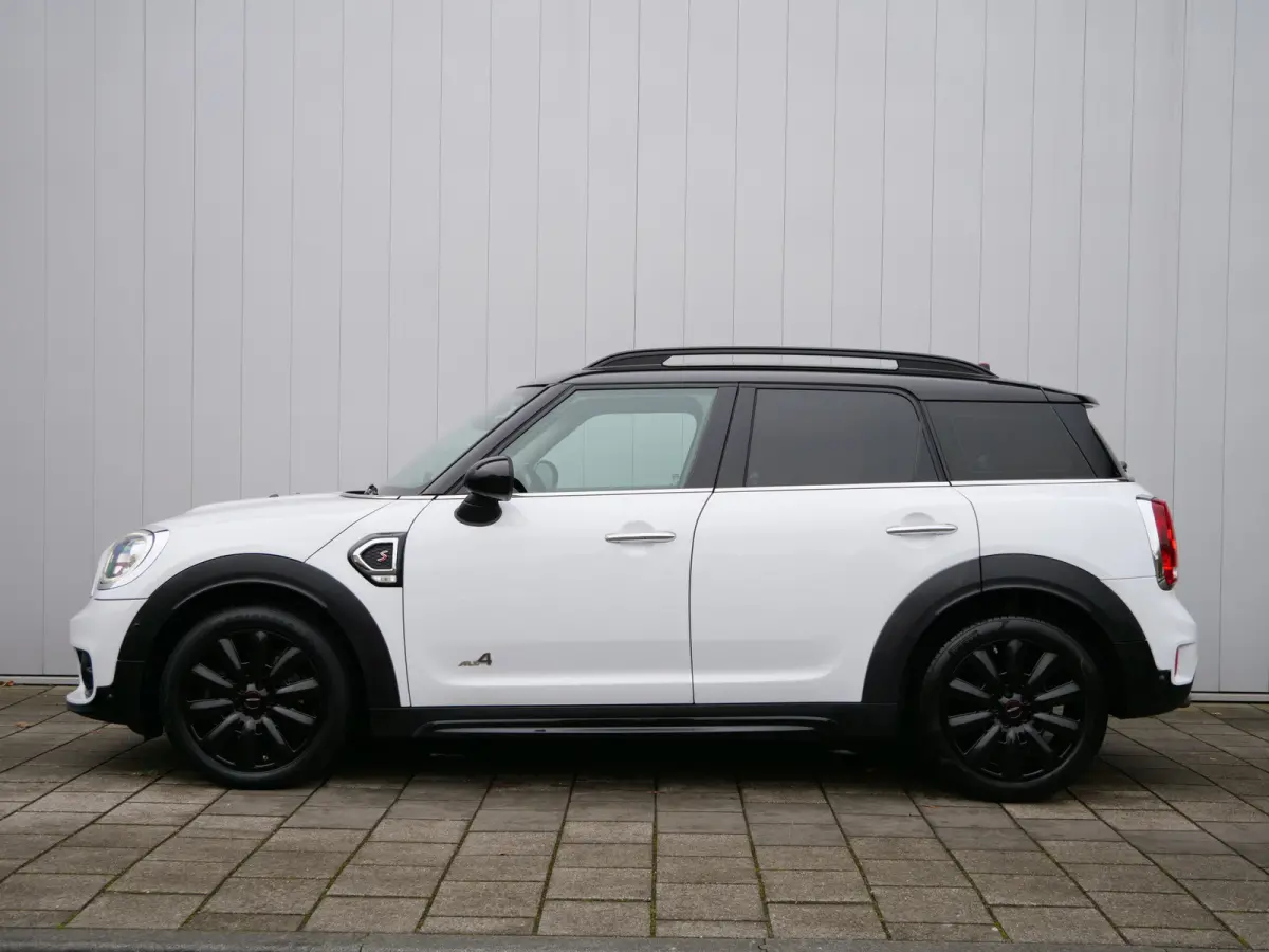 Mini 2.0 192pk Cooper S ALL4 Chili Automaat Camera / Head-Up / Leer / Navigatie