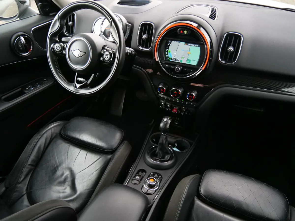Mini 2.0 192pk Cooper S ALL4 Chili Automaat Camera / Head-Up / Leer / Navigatie