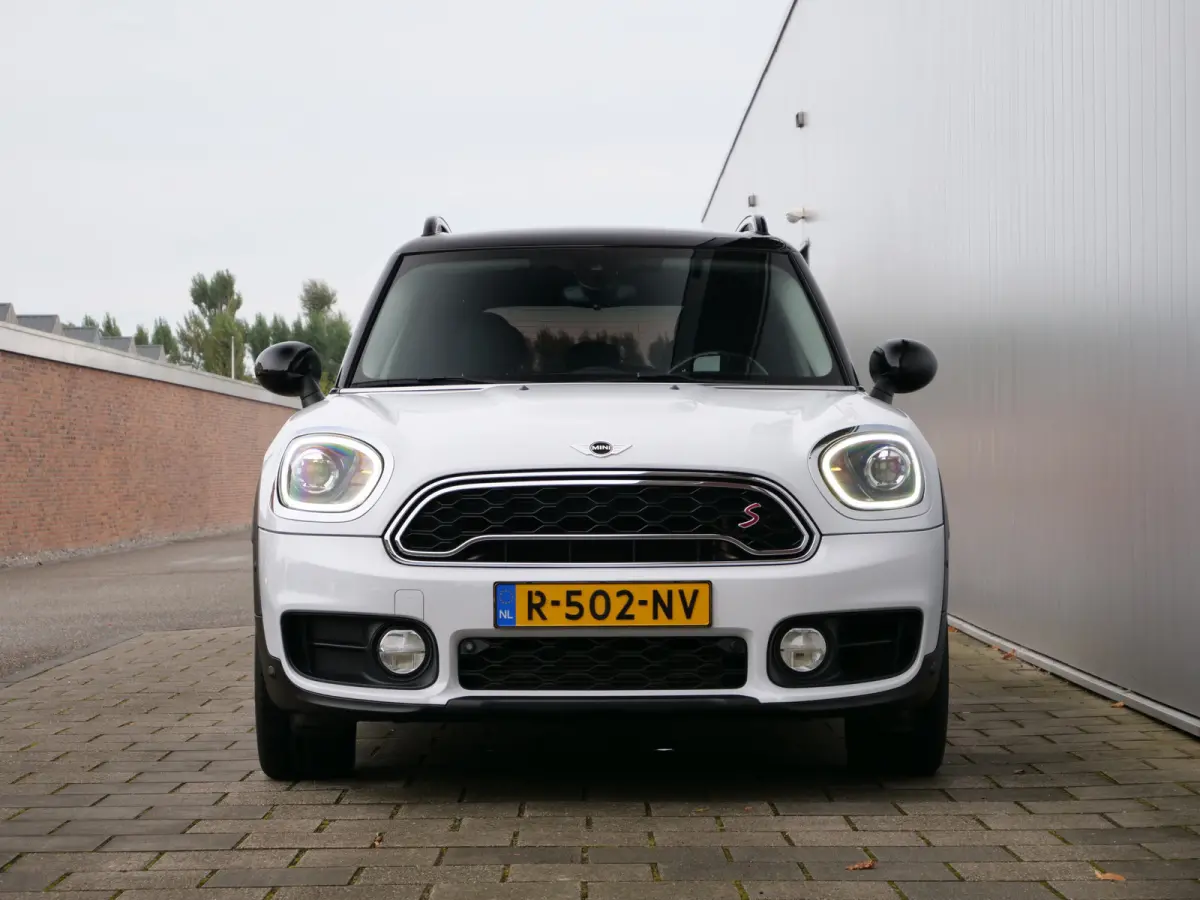Mini 2.0 192pk Cooper S ALL4 Chili Automaat Camera / Head-Up / Leer / Navigatie