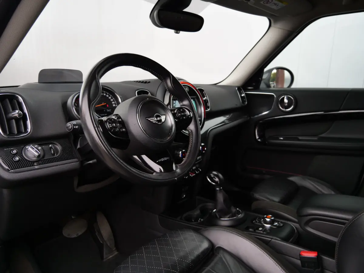 Mini 2.0 192pk Cooper S ALL4 Chili Automaat Camera / Head-Up / Leer / Navigatie