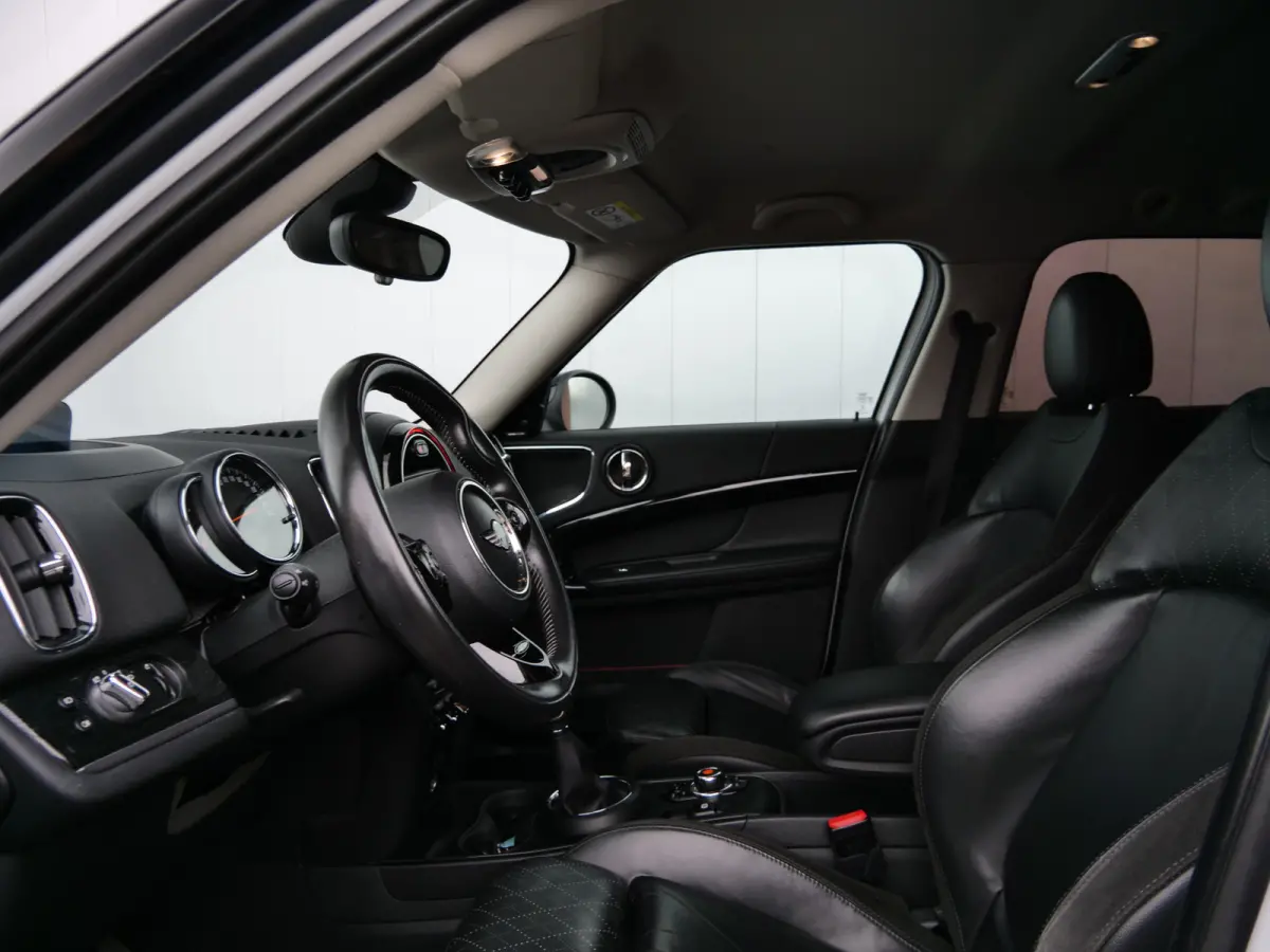 Mini 2.0 192pk Cooper S ALL4 Chili Automaat Camera / Head-Up / Leer / Navigatie