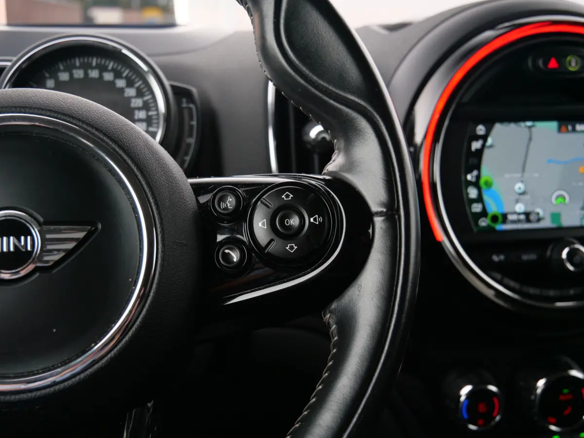 Mini 2.0 192pk Cooper S ALL4 Chili Automaat Camera / Head-Up / Leer / Navigatie