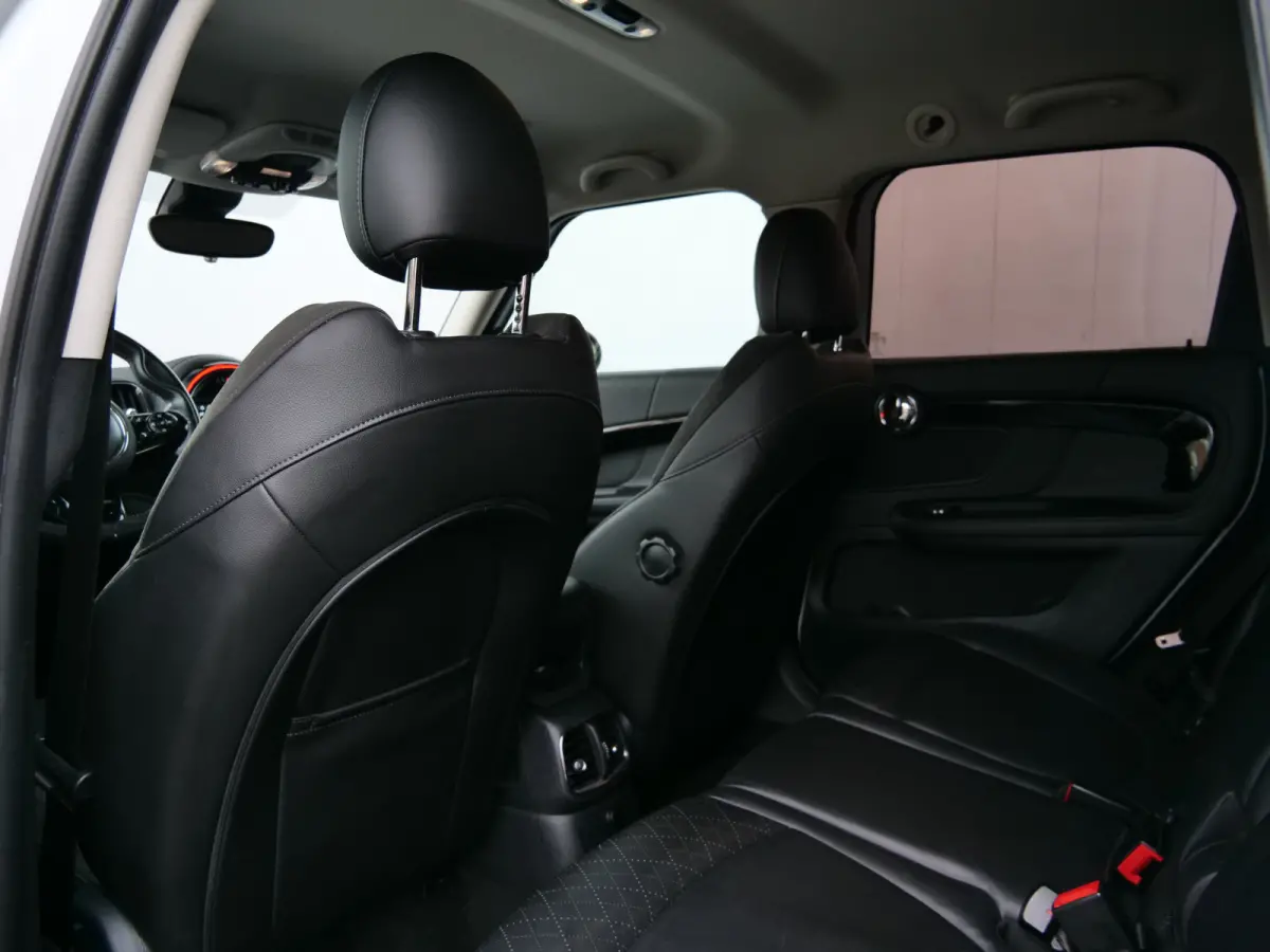 Mini 2.0 192pk Cooper S ALL4 Chili Automaat Camera / Head-Up / Leer / Navigatie