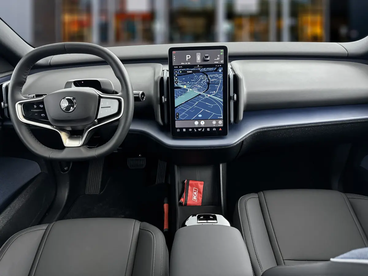 Single Motor Core 18" | Stoel/stuurverwarming | Adaptieve cruise | Parkeercamera | Kunstleder | Park Assist achter | Apple Carplay Buitenspiegels elektrisch inklapbaar | LED koplampen | Lich