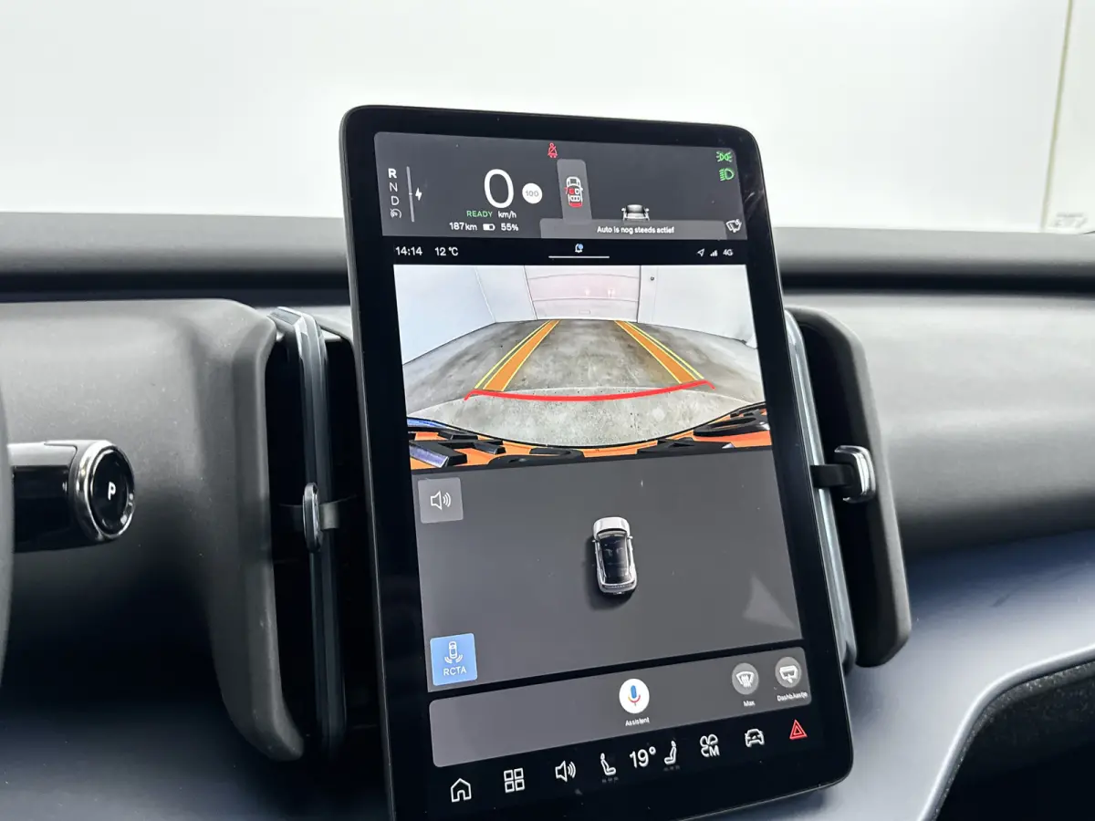 Single Motor Core 18" | Stoel/stuurverwarming | Adaptieve cruise | Parkeercamera | Kunstleder | Park Assist achter | Apple Carplay Buitenspiegels elektrisch inklapbaar | LED koplampen | Lich