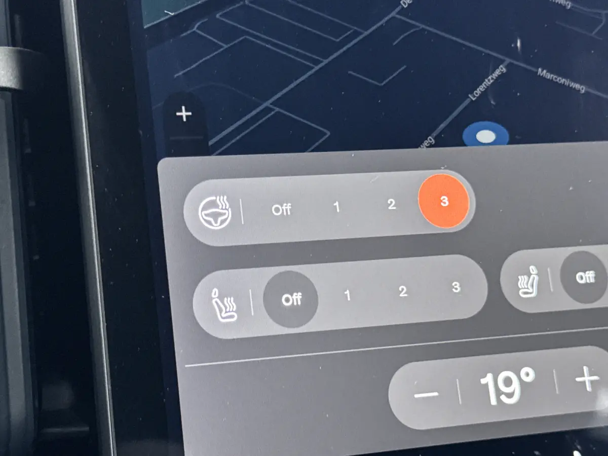 Single Motor Core 18" | Stoel/stuurverwarming | Adaptieve cruise | Parkeercamera | Kunstleder | Park Assist achter | Apple Carplay Buitenspiegels elektrisch inklapbaar | LED koplampen | Lich