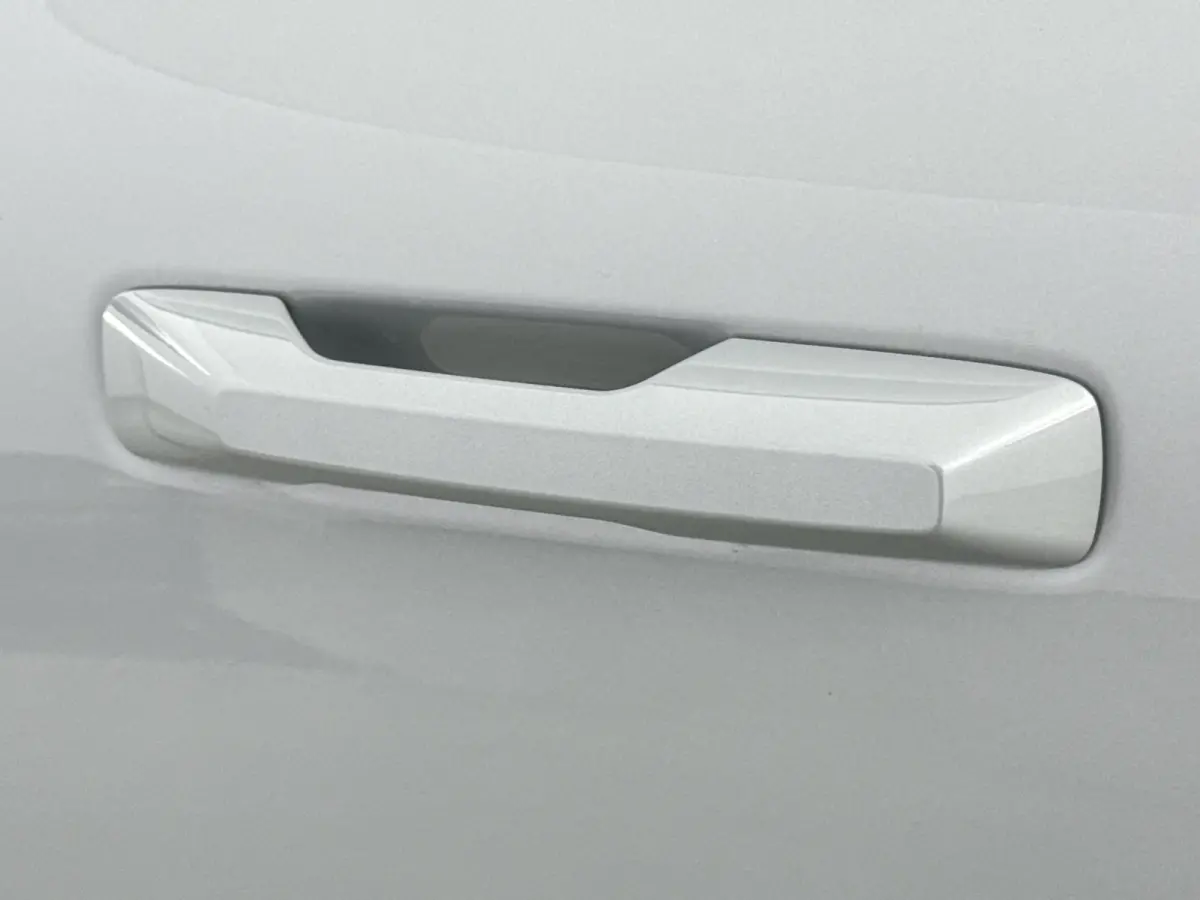 Single Motor Core 18" | Stoel/stuurverwarming | Adaptieve cruise | Parkeercamera | Kunstleder | Park Assist achter | Apple Carplay Buitenspiegels elektrisch inklapbaar | LED koplampen | Lich