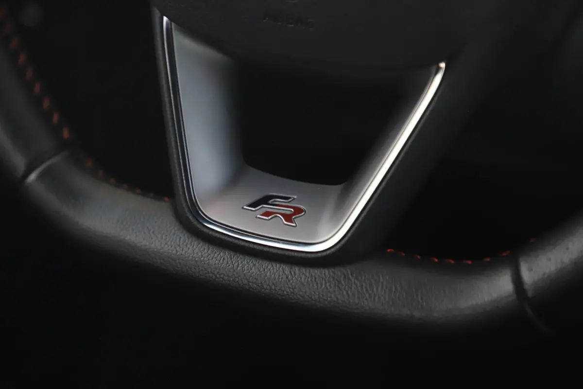 1.0 TSI FR Business Intense Trekhaak Virtual Cockpit Keyless Navigatie Achteruitrijcamera Adaptive Cruise 18 inch LMV